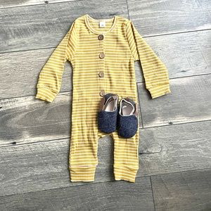 *BRAND NEW* Striped minimalist romper jumpsuit WITH shoes. Unisex/gender neutral